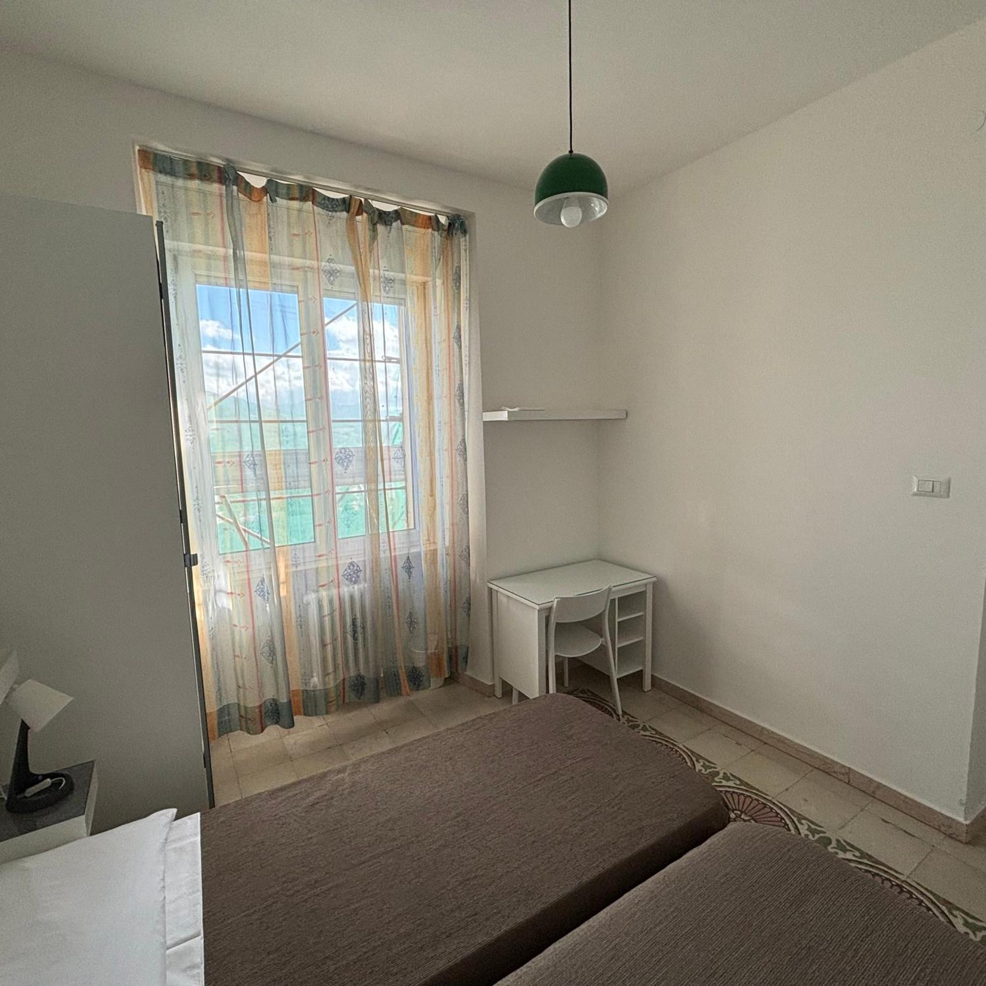 Essential Room & Parking In Centro Citta Con Parcheggio Privato E Wifi Potenza Buitenkant foto
