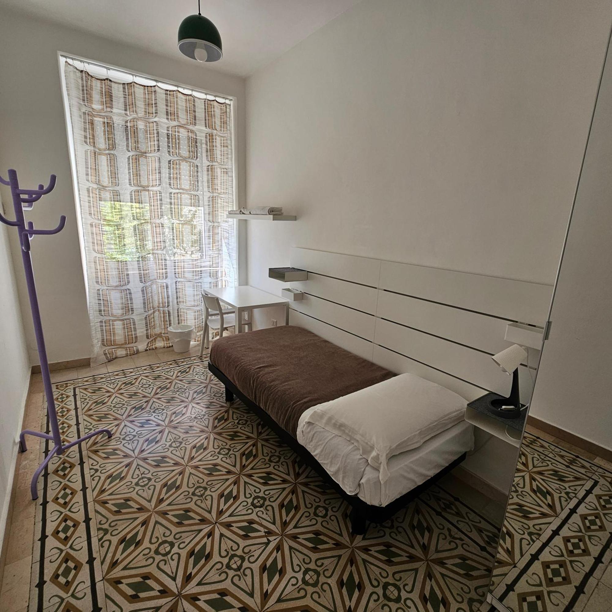 Essential Room & Parking In Centro Citta Con Parcheggio Privato E Wifi Potenza Buitenkant foto