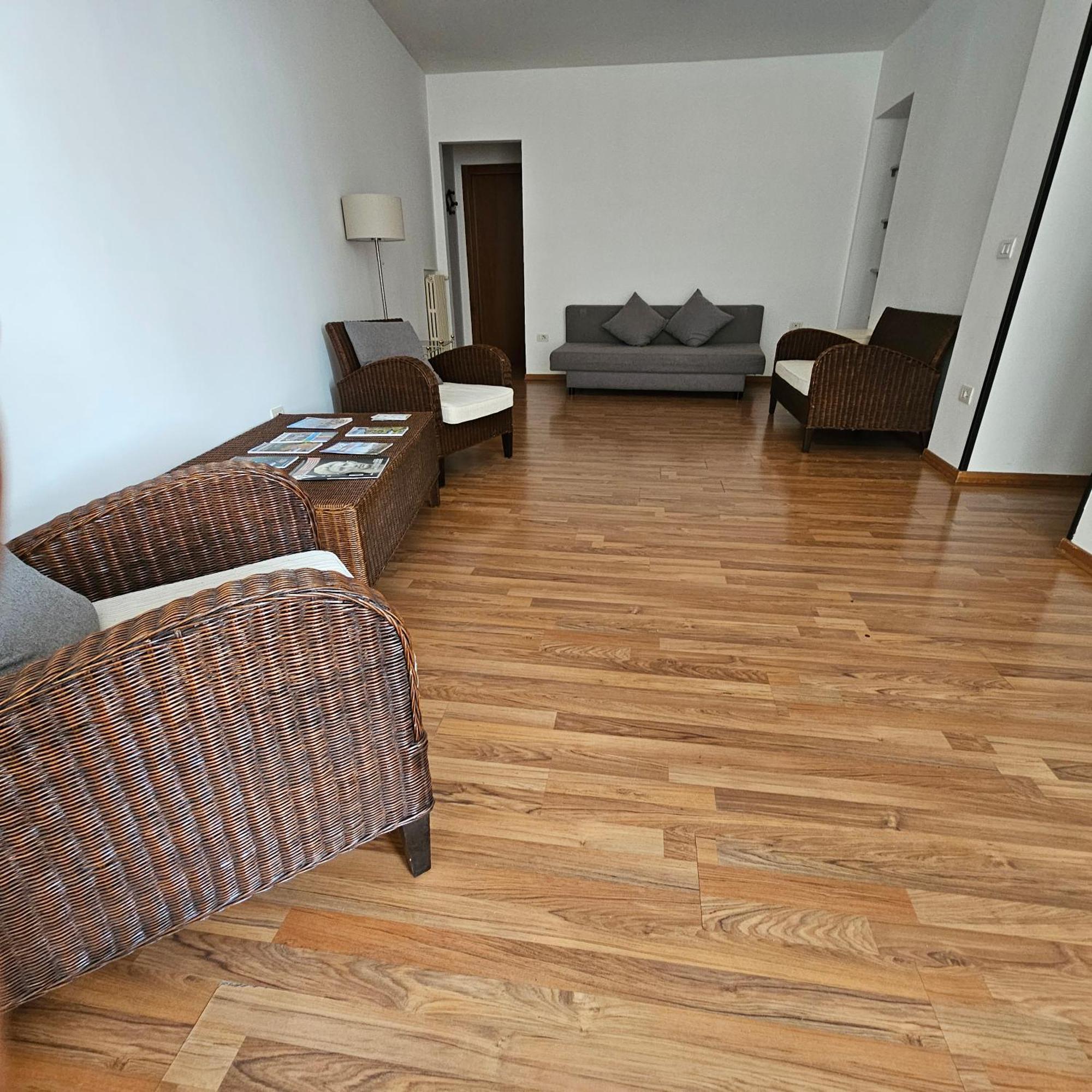 Essential Room & Parking In Centro Citta Con Parcheggio Privato E Wifi Potenza Buitenkant foto