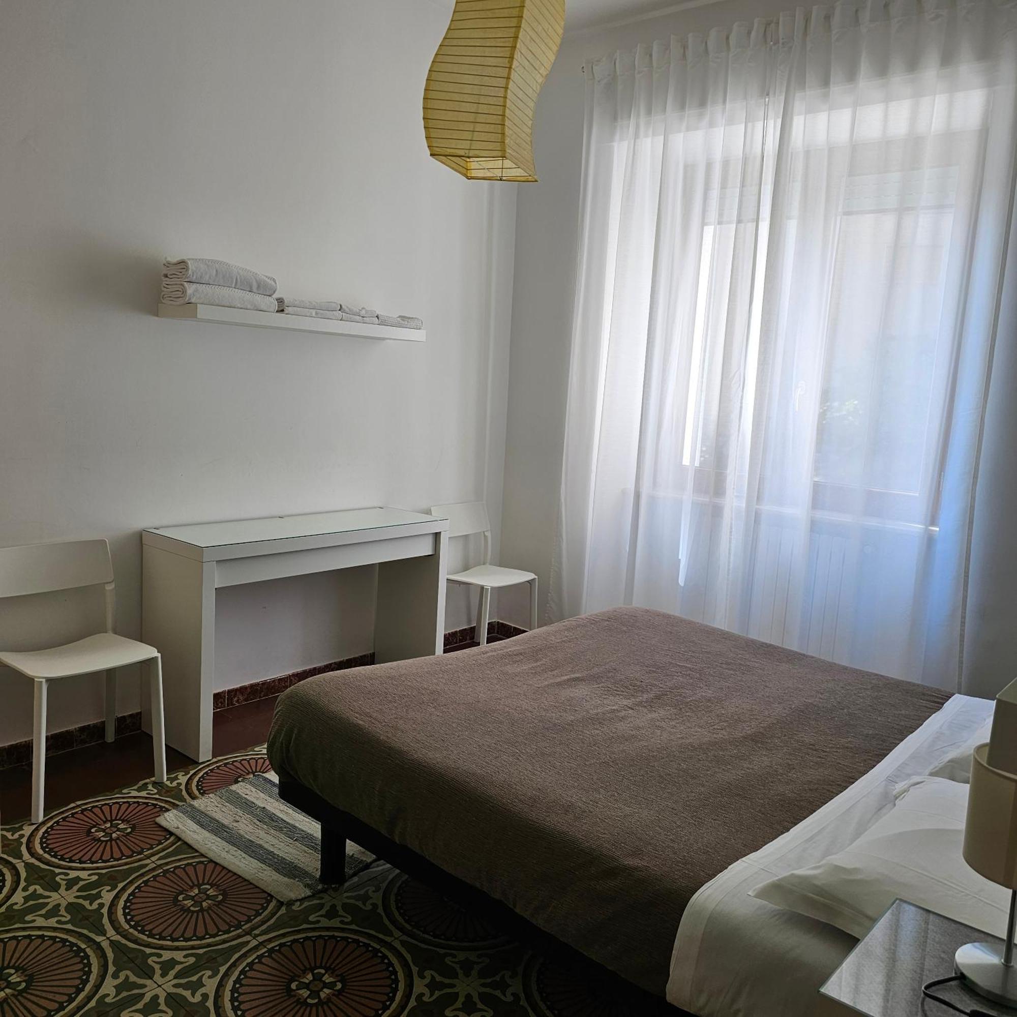 Essential Room & Parking In Centro Citta Con Parcheggio Privato E Wifi Potenza Buitenkant foto